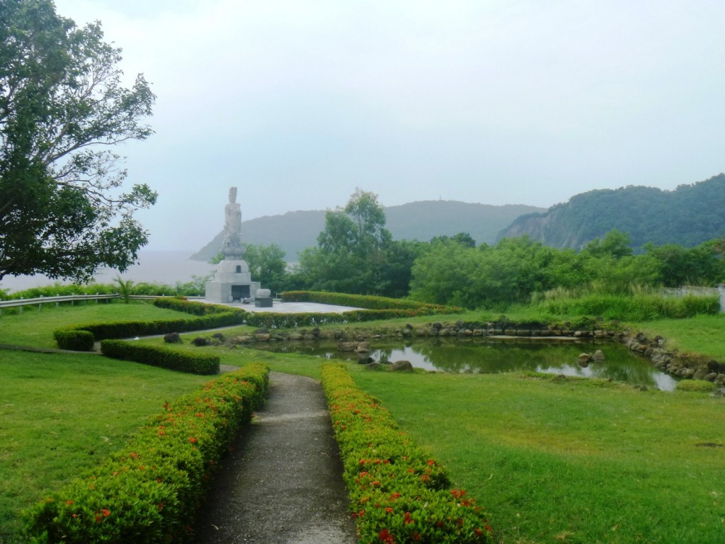 Jibo-Kannon stone Buddha and its reflecting pool