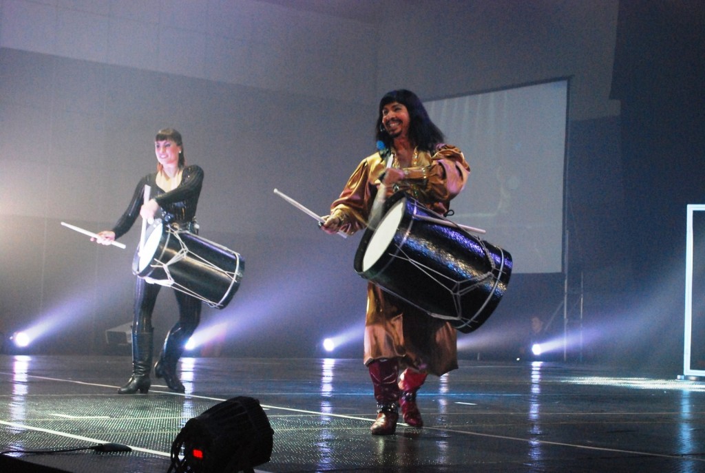 Hayley Kent and Master Gaucho Hilario Cabral beating bombo drums