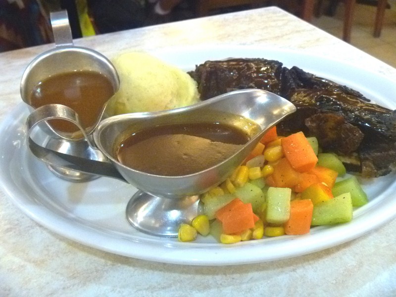 US Barbecue Short Ribs with veggies and mashed potato